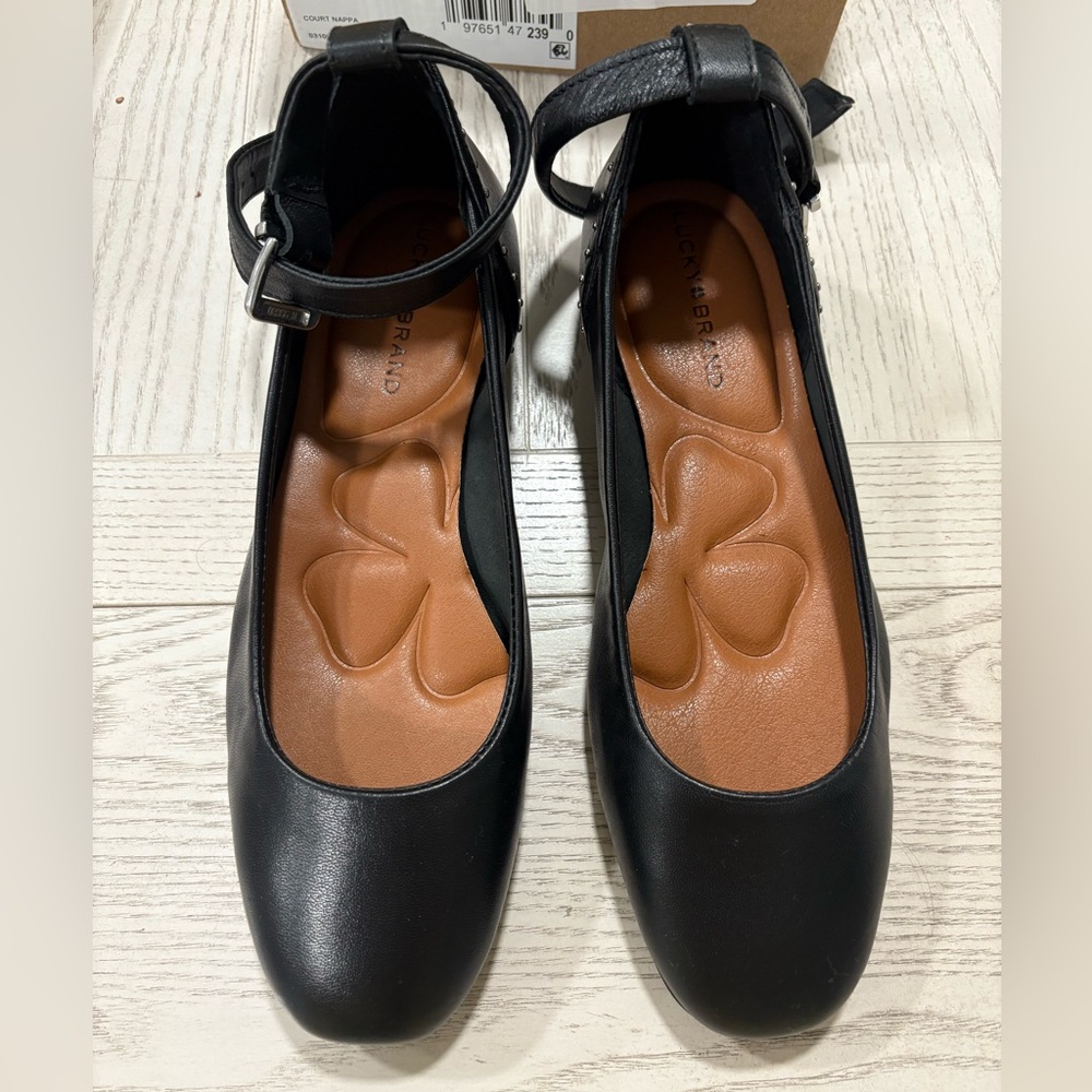 Size 6M Lucky Brand,
Black Ankle Strap Women's flats shoe
NEW IN BOX - Picture 7 of 10